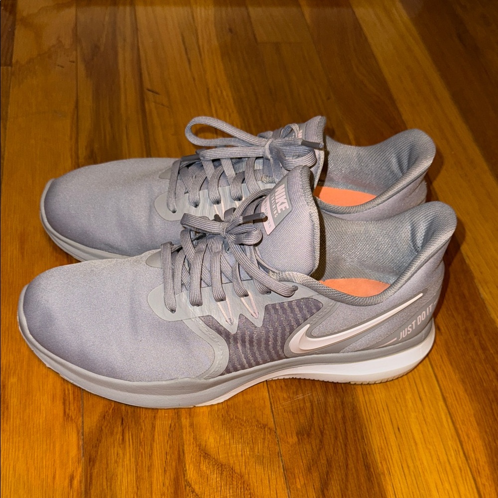 Nike Light Gray Running Shoes